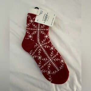 ✨NWT✨ Red and White Snowflake Socks